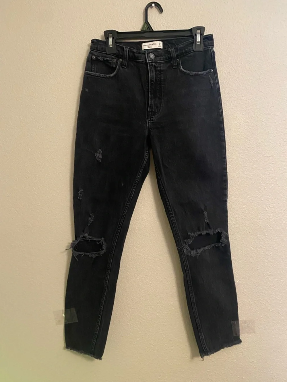 Abercrombie & Fitch Black High-Rise Distressed Jeans - Picture 3 of 9